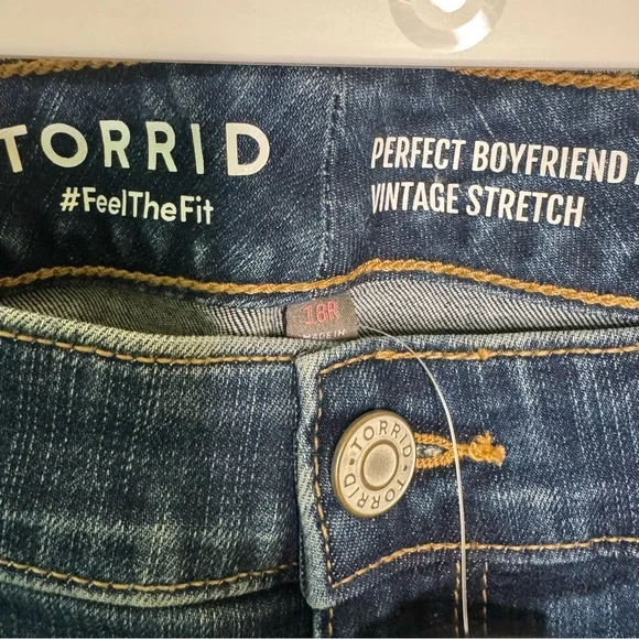 Torrid - Perfect Boyfriend Mid-Rise Jean - Size 18 - Picture 4 of 13